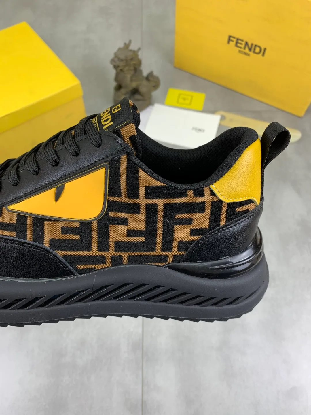 ​Men's shoes 💰P460 💰[New] Little Monster 🆘 New FENDI (Fendi) counter new 🕶️🕶️Simple routing effect, showing an elegant and cool driving shoe 🎬Using imported calfskin + first-layer pigskin lining🐂Excellent material🎬Detailed workmanship 🤗Comfortable foot feel➰➰. ​Pair it with any outfit to show your taste and temperament, low-key luxury ♻️Design ​simple and elegant ​noble and fashionable 🍃​Very loved and favored by trendy men 💓❤️Size: 38-44 (45 46 customized) 3⃣️ colors available